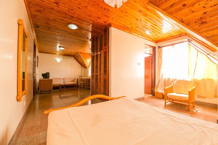 Room 5 of 28