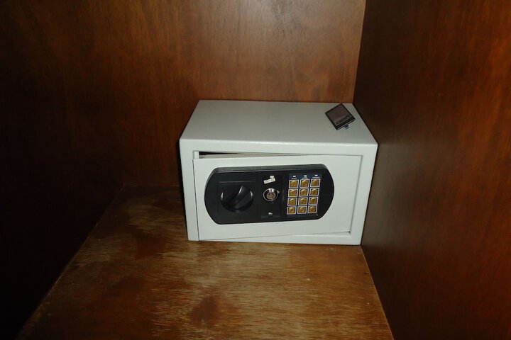 Room 32 of 63