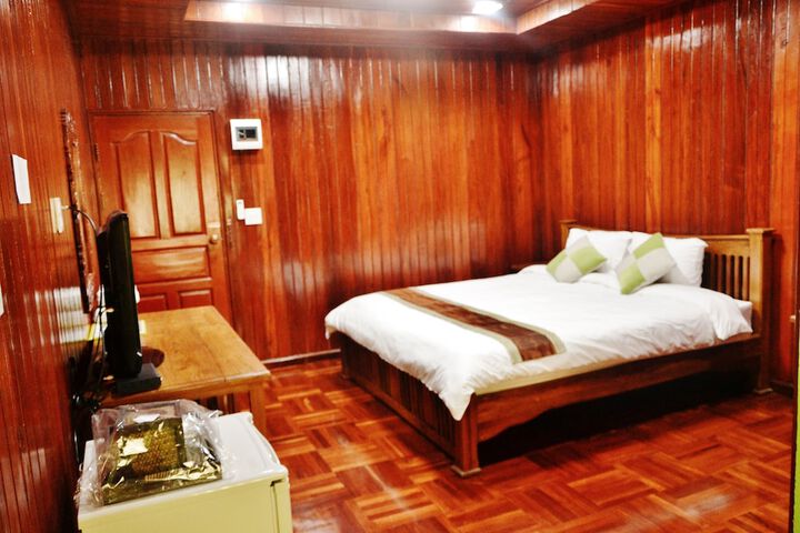 Room 6 of 82