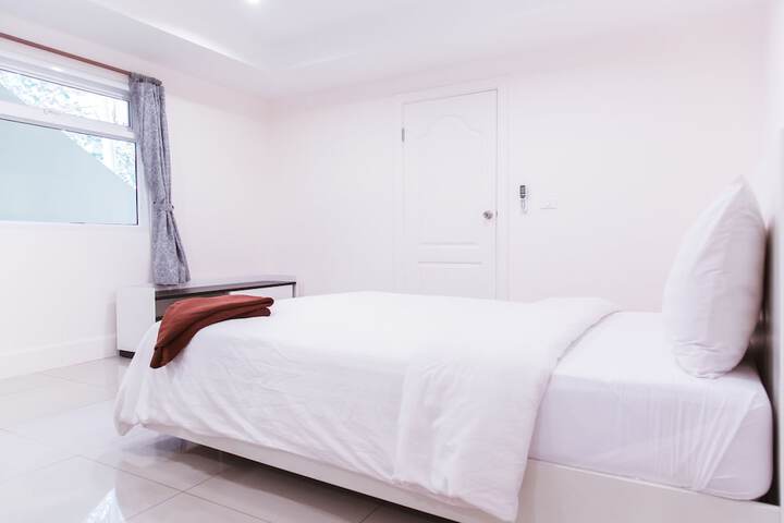 Room 53 of 353