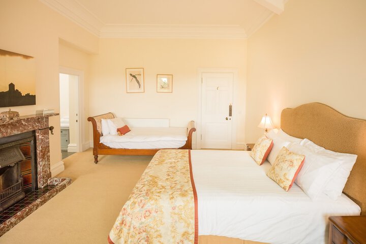 Room 216 of 373