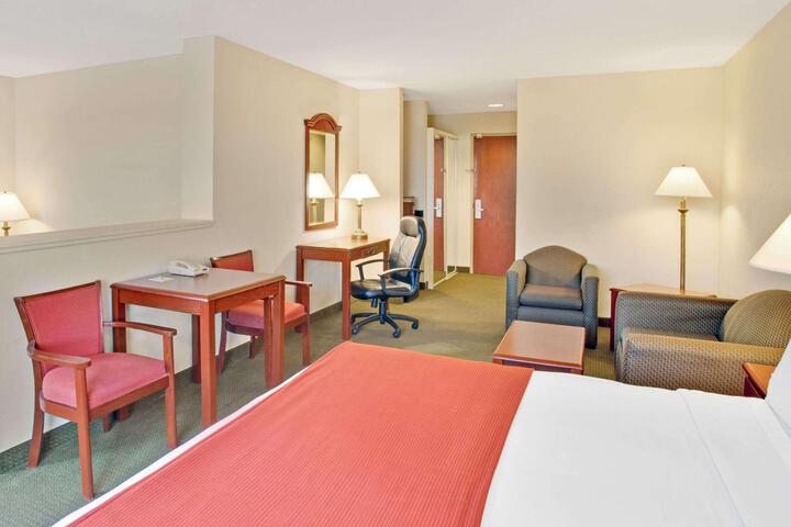 1 King Bed (6 of 11)