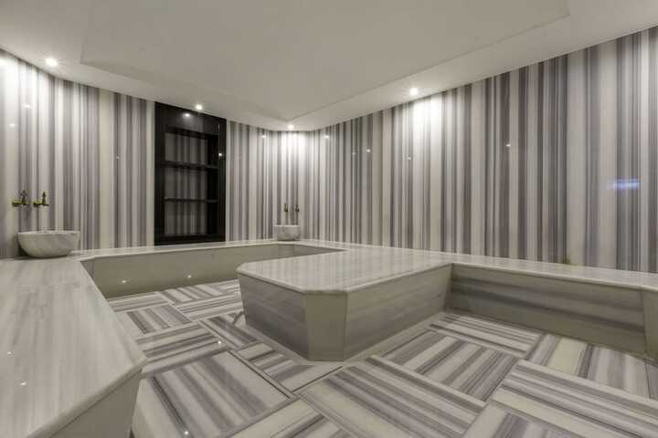 Room 43 of 61