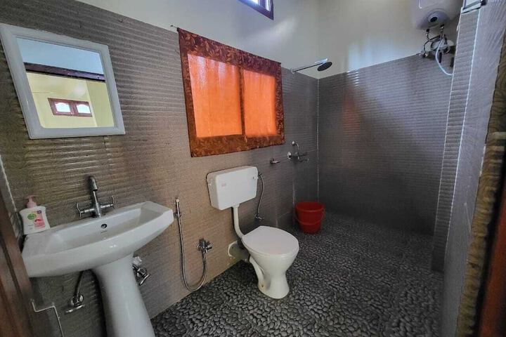 Room 8 of 16