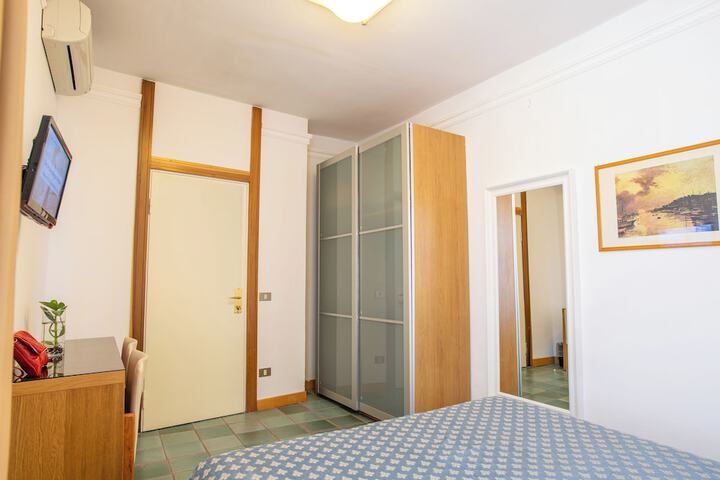 Room 19 of 84