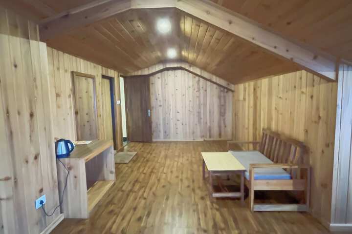 Room 17 of 39