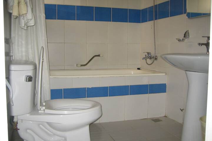 Room 4 of 9