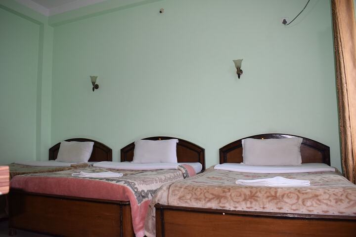 Room 15 of 33