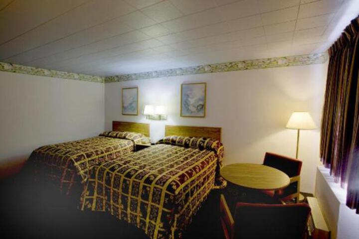 2 Double Beds (7 of 7)