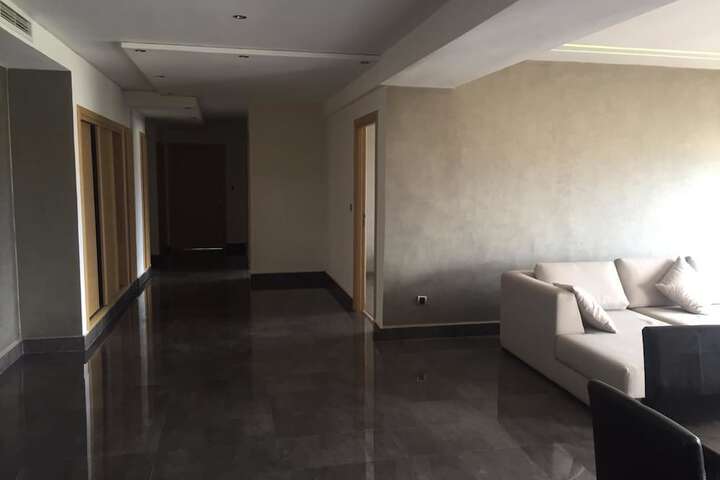 Room 11 of 16