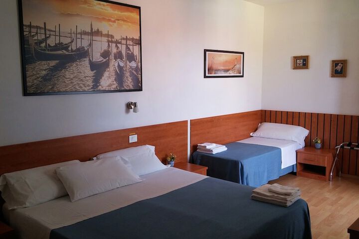 Room 36 of 170