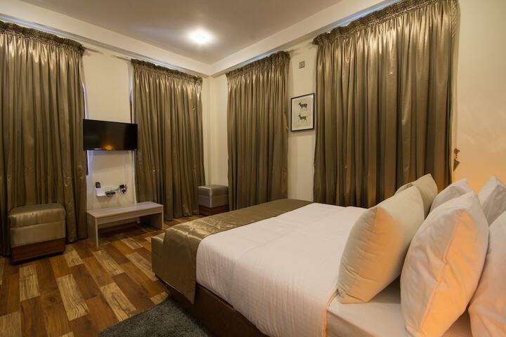 Room 30 of 85