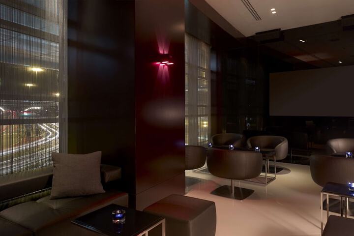 Lounge 88 of 98