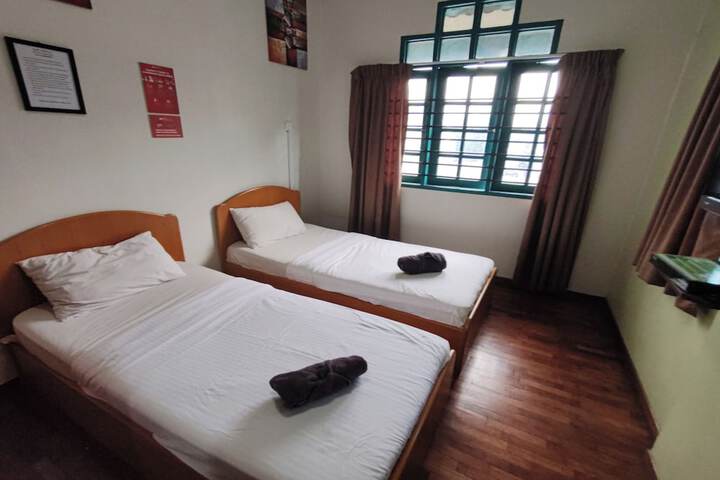 Room 17 of 36