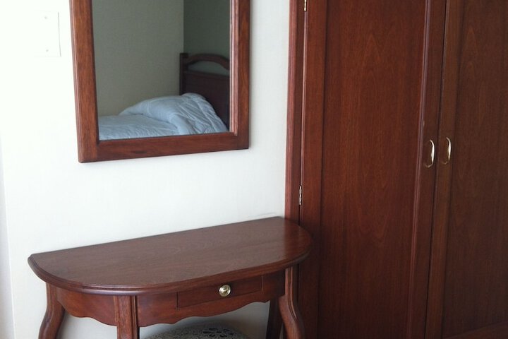 Room 10 of 33