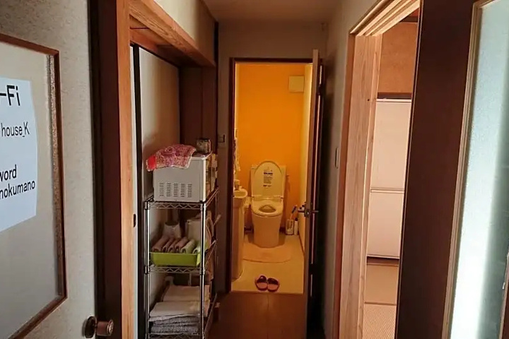 Room 7 of 12