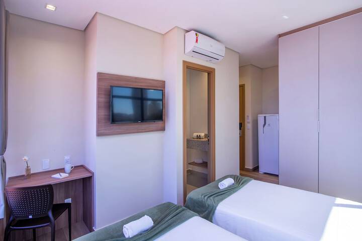 Room 13 of 40