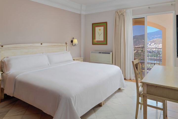 Room 10 of 65