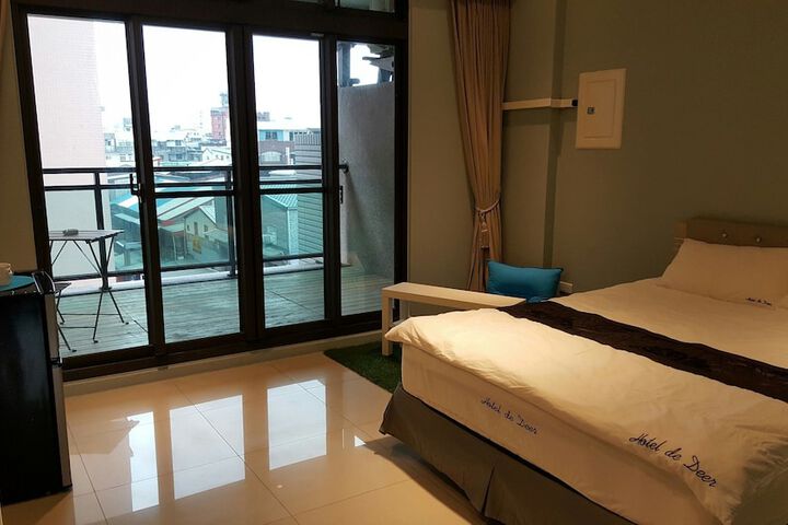 Room 12 of 19