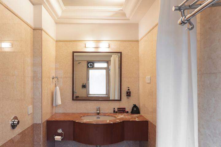 Room 25 of 53