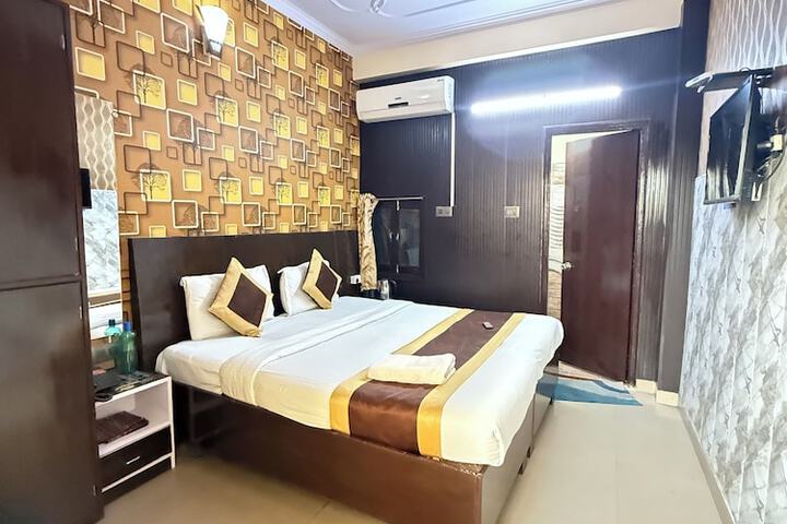 Room 12 of 17