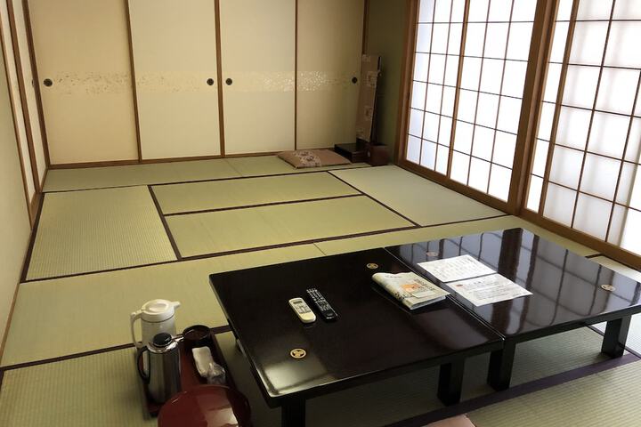 Room 13 of 40