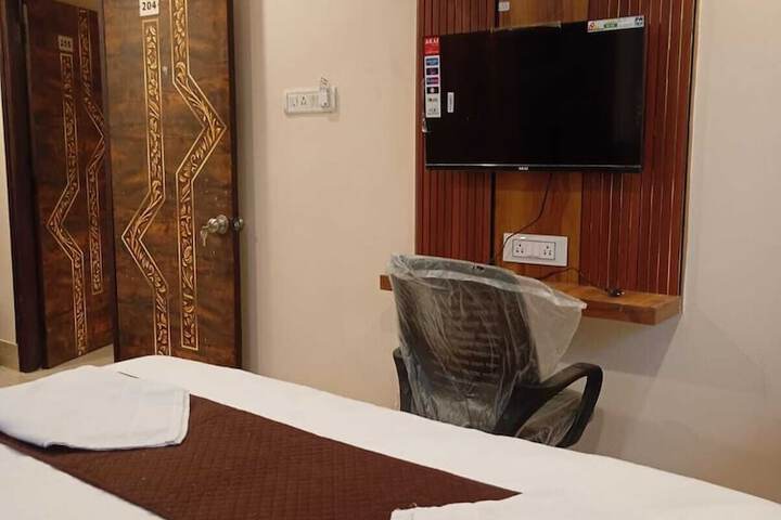 Room 7 of 16