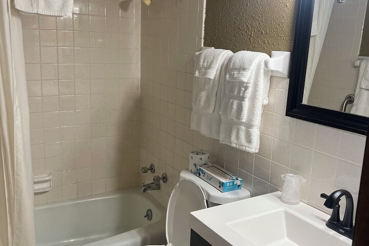 Room 118 of 180