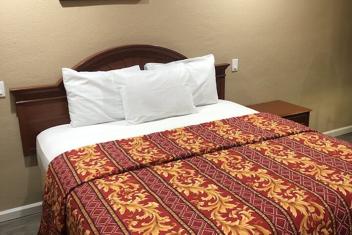 Room 4 of 33