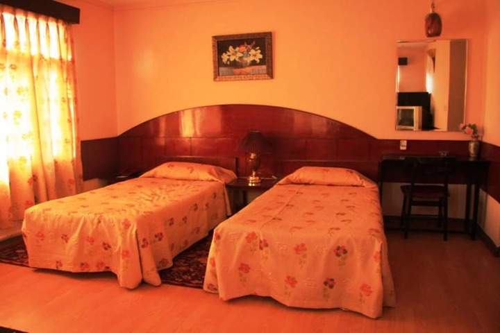 Room 4 of 17