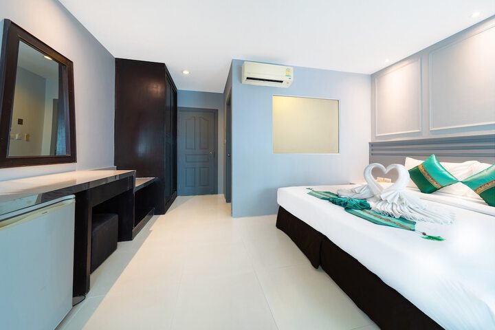 Room 8 of 25