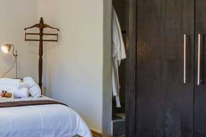 Room 13 of 16