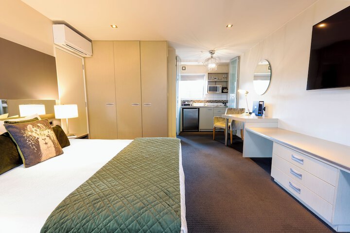 Room 37 of 165
