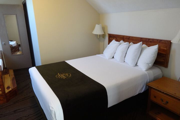 Room 13 of 33