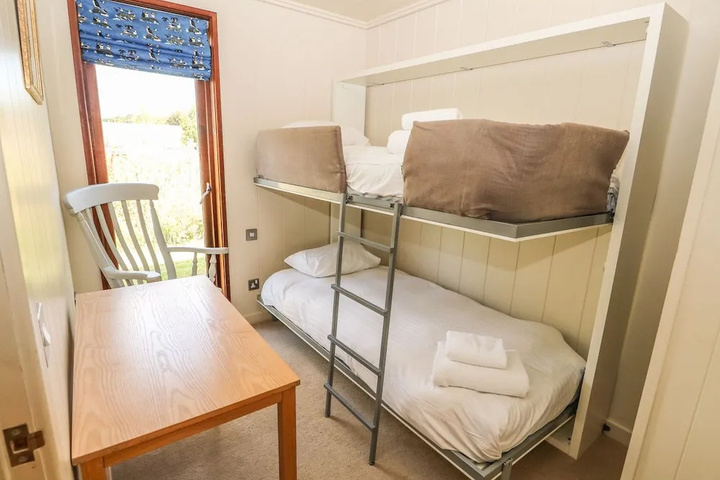 Room 6 of 14