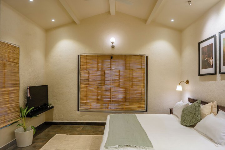 Room 8 of 83