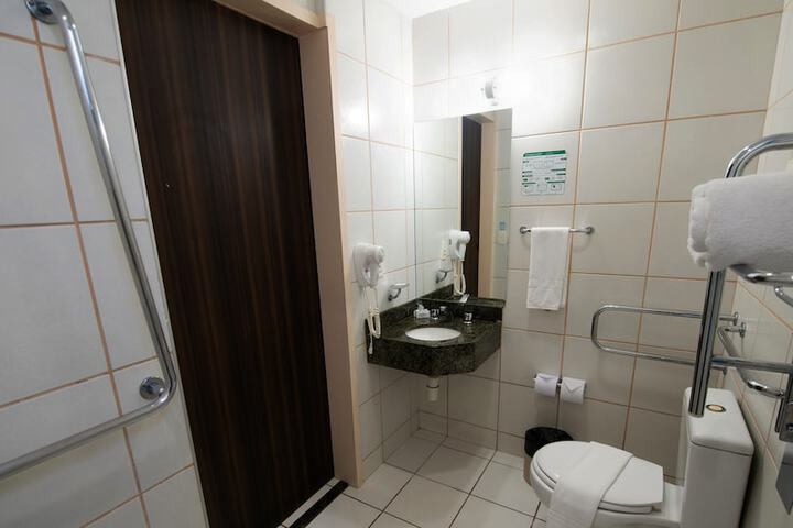 Room 34 of 67