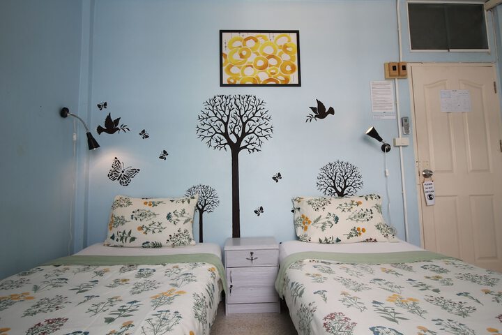 Room 26 of 210