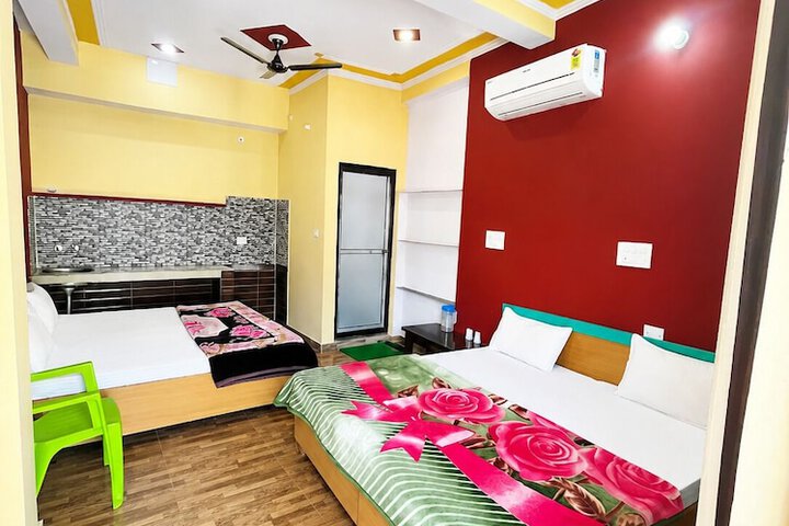 Goroomgo Vhyom Sky Palace Near Sakherbazar Metro Station Kolkata