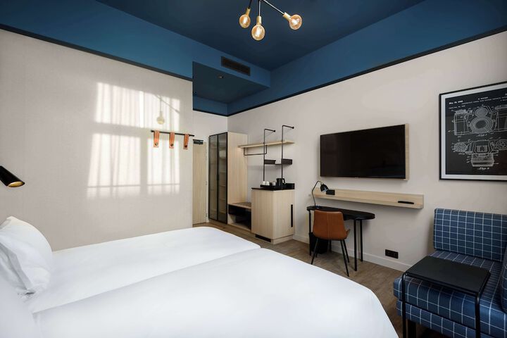 Room 3 of 47