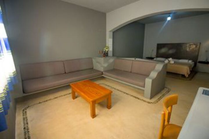 Room 26 of 32