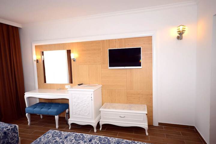 Room 4 of 20