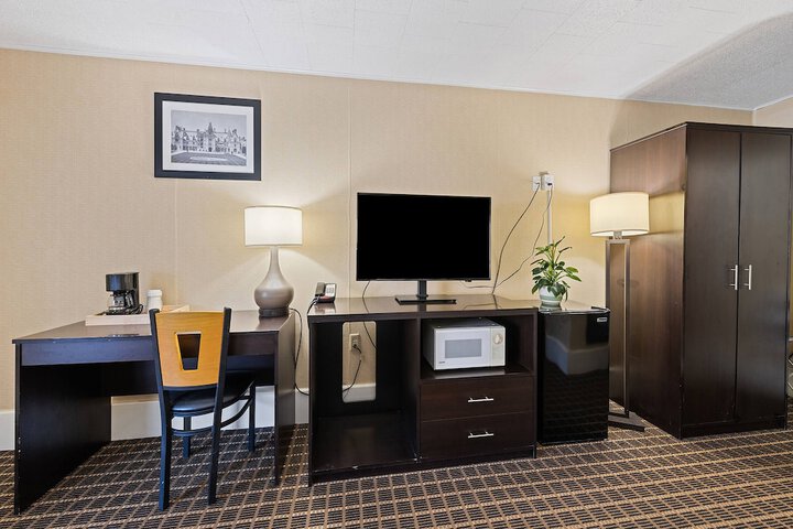 Room 34 of 65