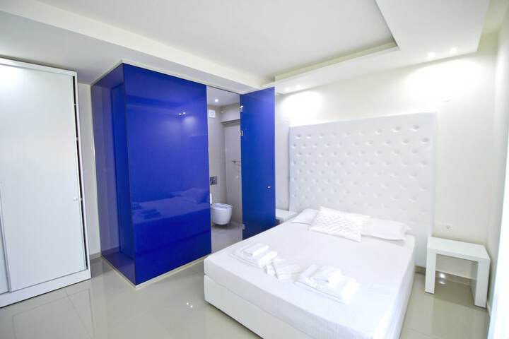 Room 3 of 52