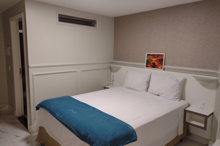 Room 7 of 13