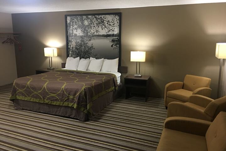 1 King Bed Studio Suite (3 of 7)