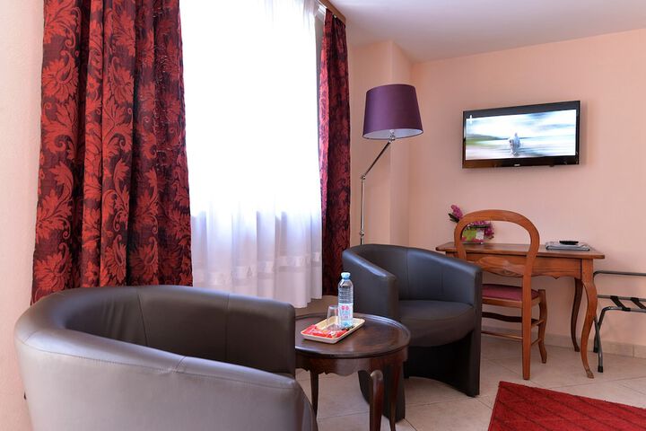 Room 3 of 36