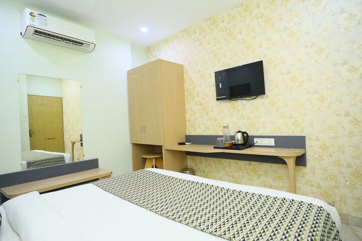 Room 15 of 42