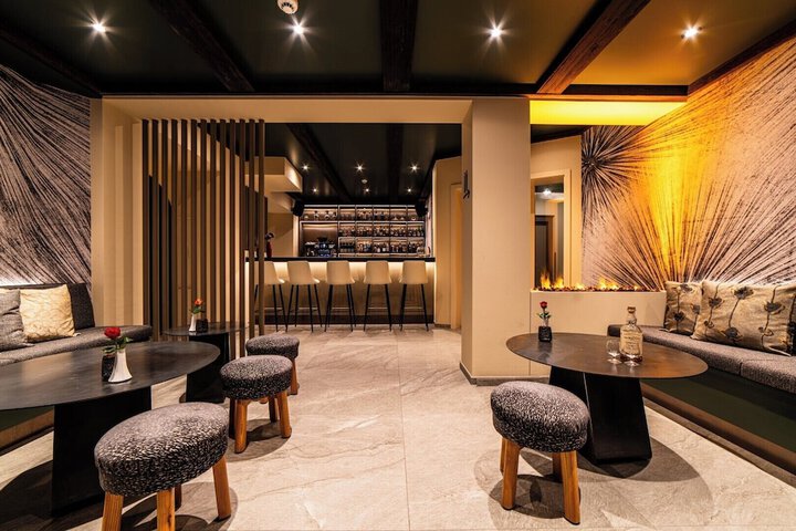 Lounge 57 of 69