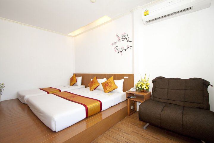 Room 12 of 116